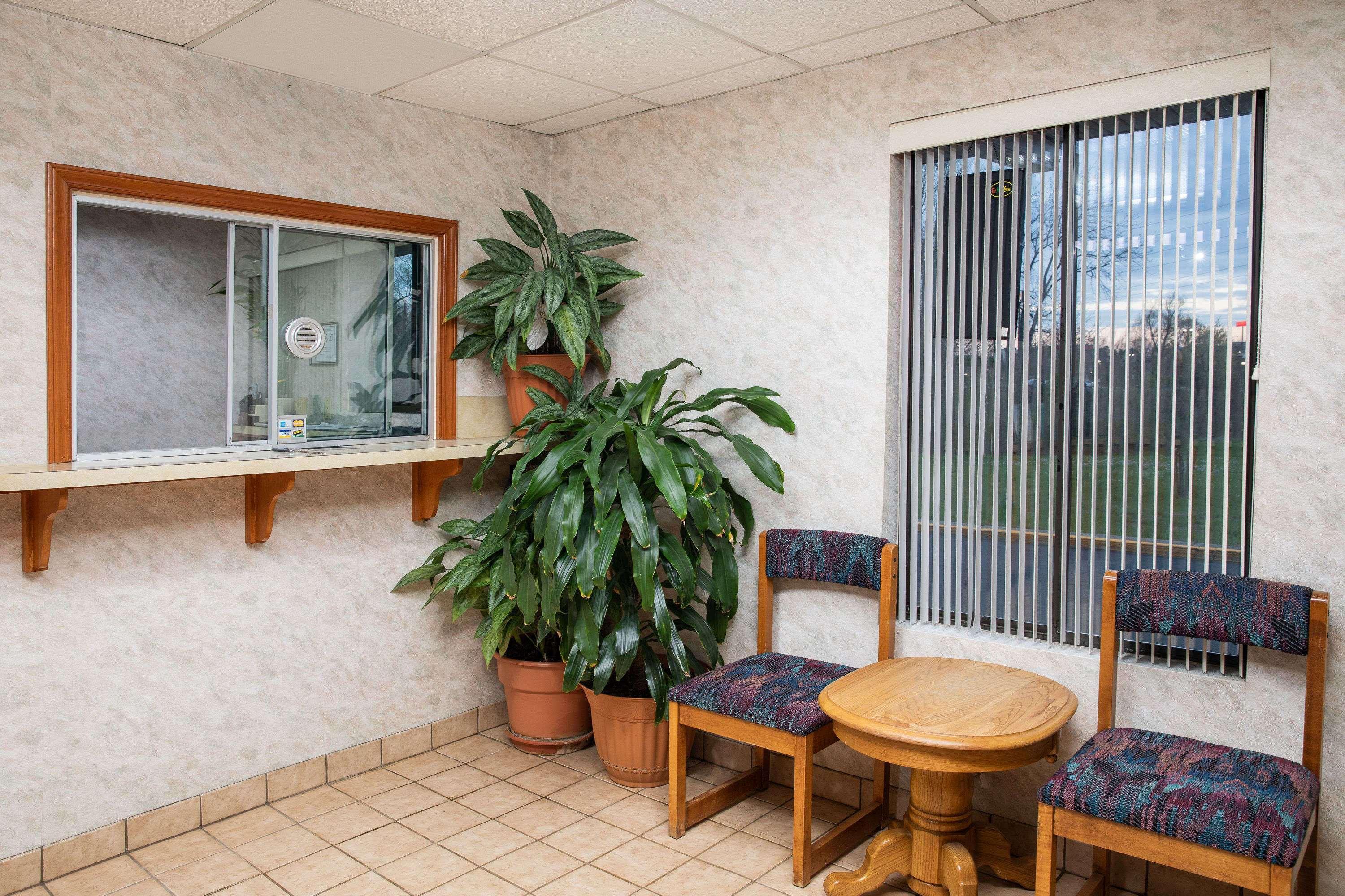 Super 8 By Wyndham Burlington Nc Motel Exterior photo