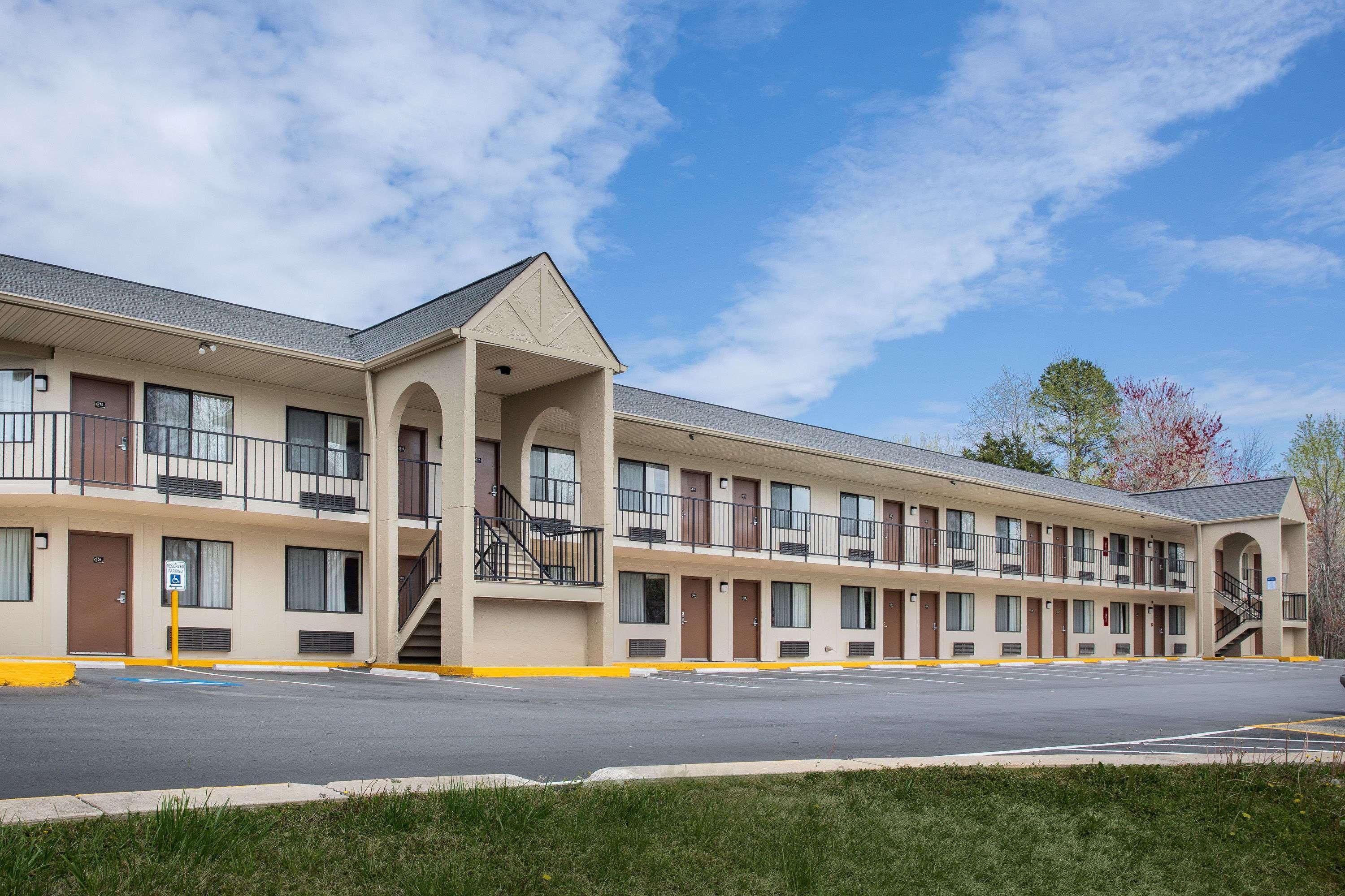 Super 8 By Wyndham Burlington Nc Motel Exterior photo