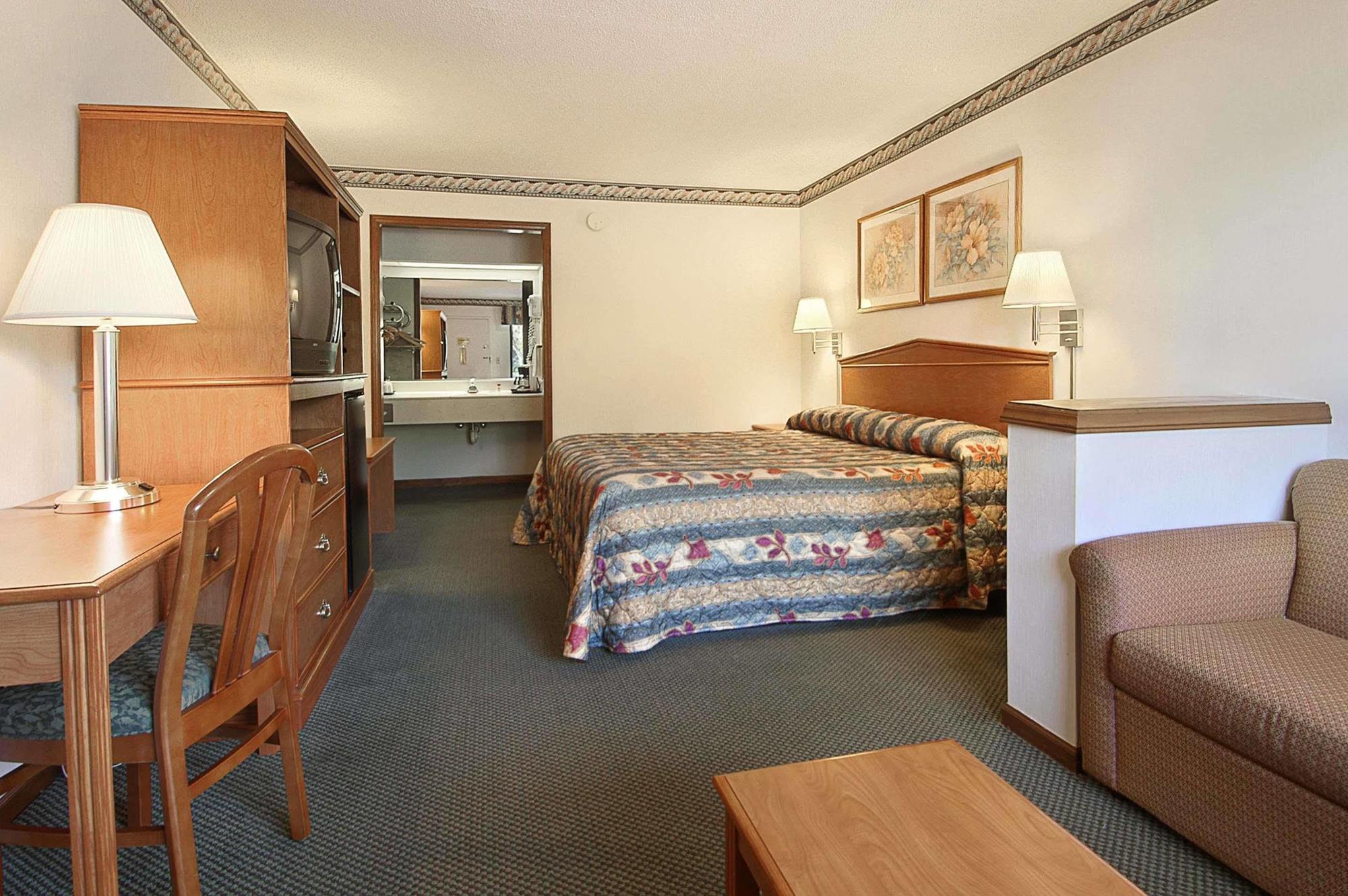 Super 8 By Wyndham Burlington Nc Motel Exterior photo